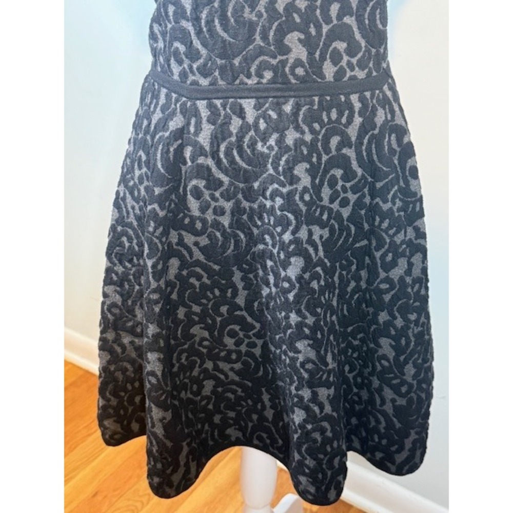 Milly Burnout Velvet Fit Flare Dress Size L Scrollwork Cap Sleeve Black Gray - Picture 3 of 9